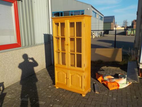 Massief blank eiken vitrine kast in zeer goede staat
