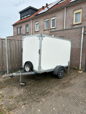 Gesloten aanhangwagen 250-130-150(LBH)