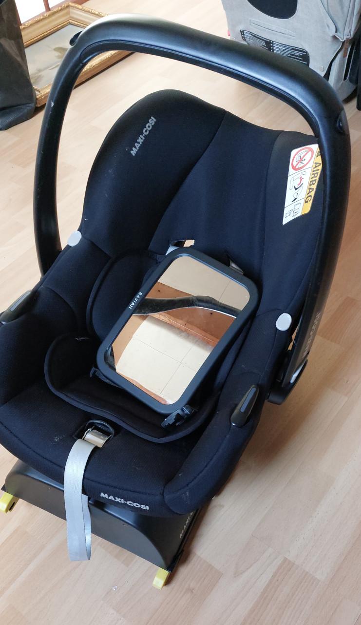 Maxi-Cosi CabrioFix i-Size Car Seat + Isofix Base