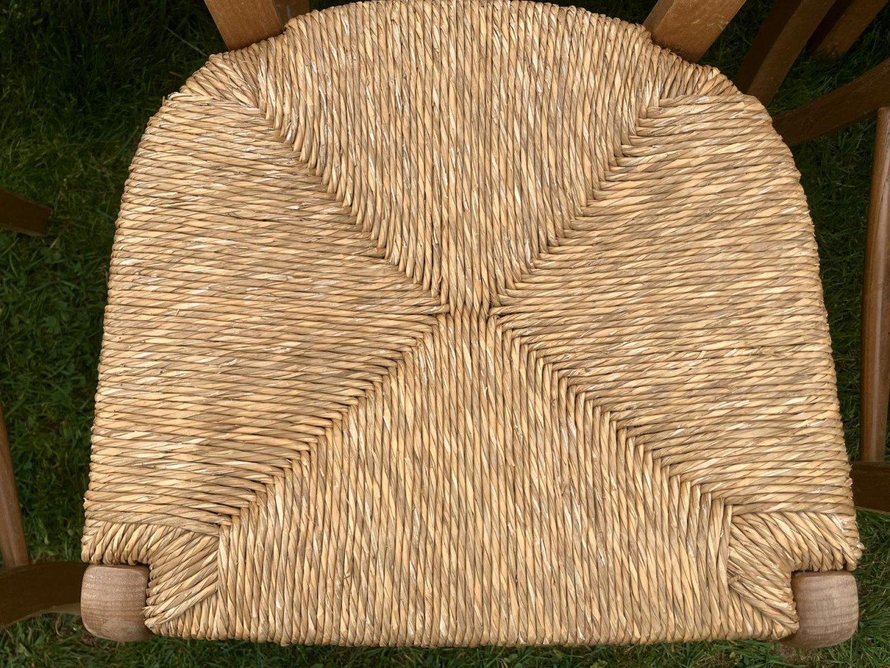 6 vintage houten stoelen met rieten zitting in keurige staat