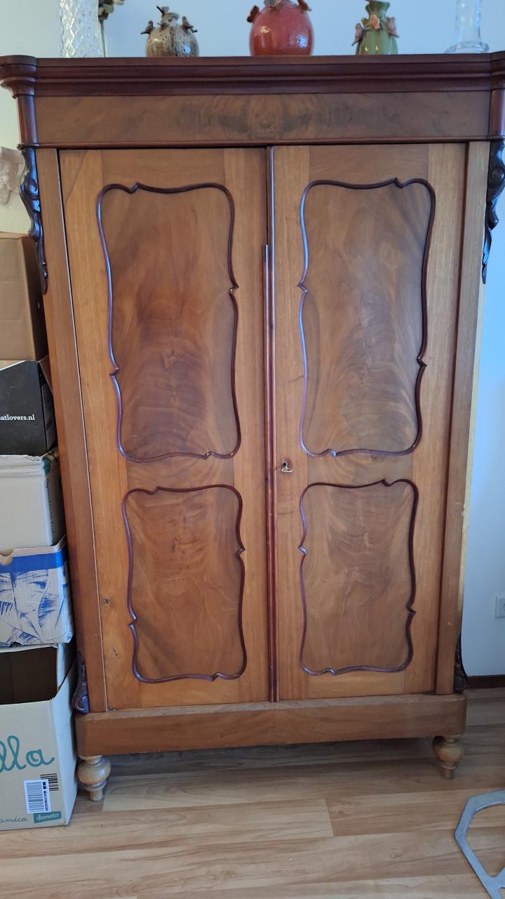 Antieke Biedermeier meidenkast