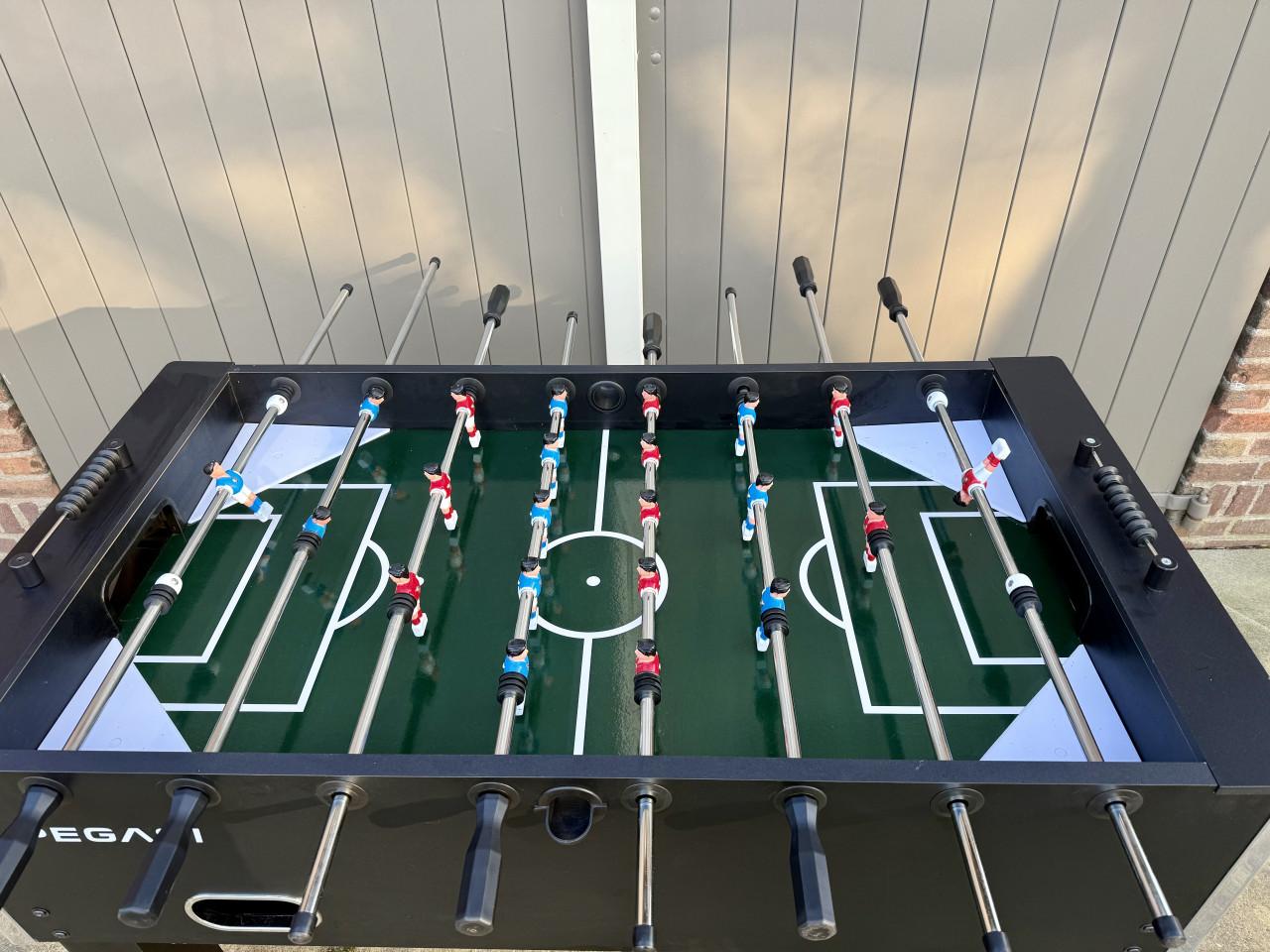 Voetbaltafel Pegasi - plezier voor jong en oud