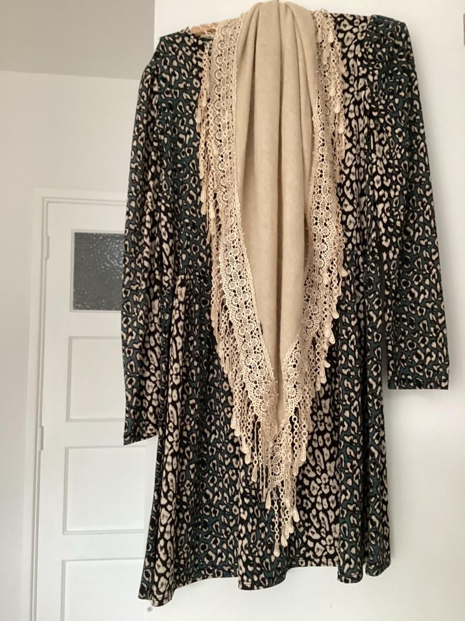 Nieuwe jurk zara met leuke sjaal maat M