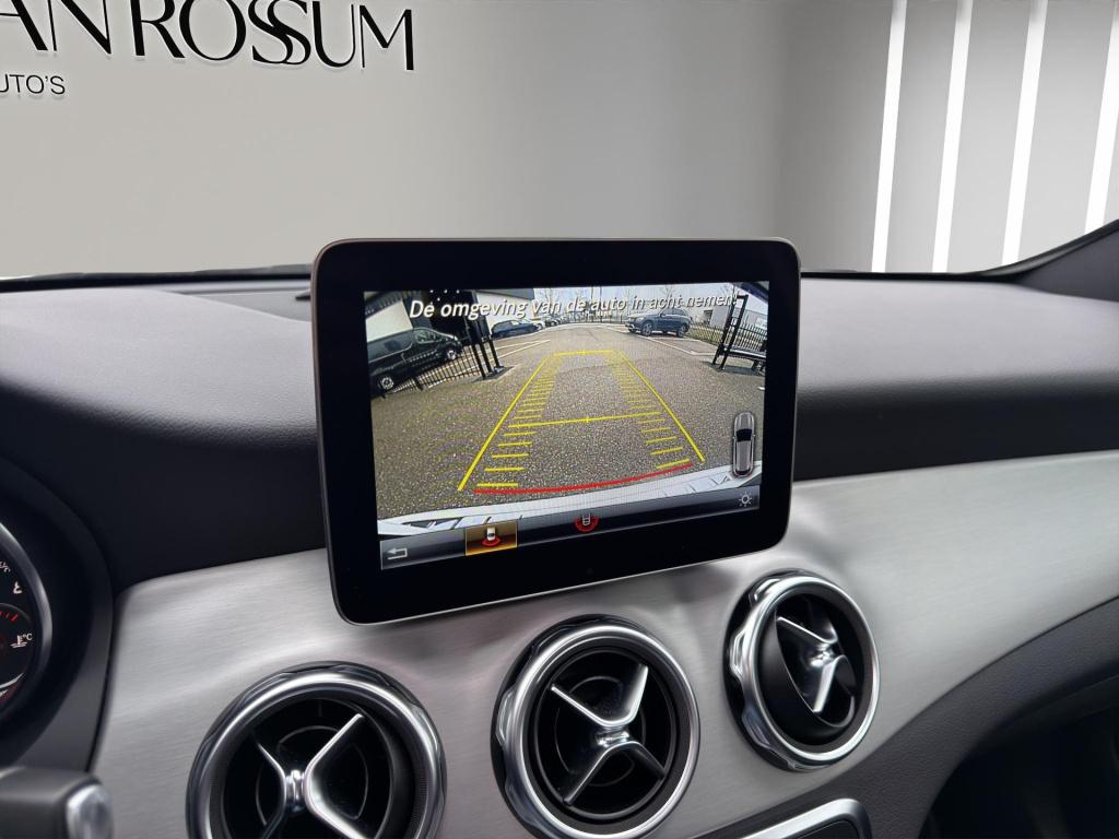 Mercedes-Benz Gla-klasse 180 business solution amg pano camera clima