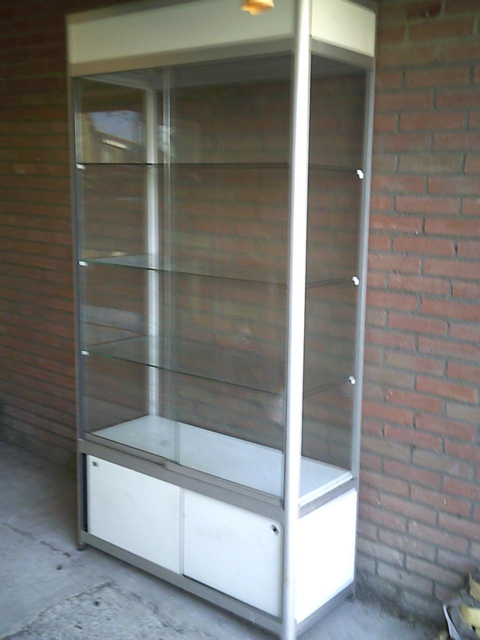 GEBRUIKTE Vitrinekast GRATIS op halen!