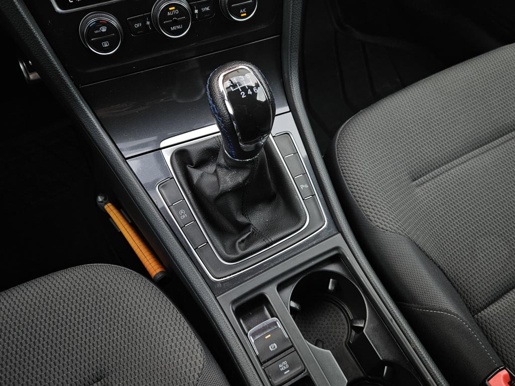 Volkswagen Golf 1.0 tsi comfortline | carplay | camera | trekhaak