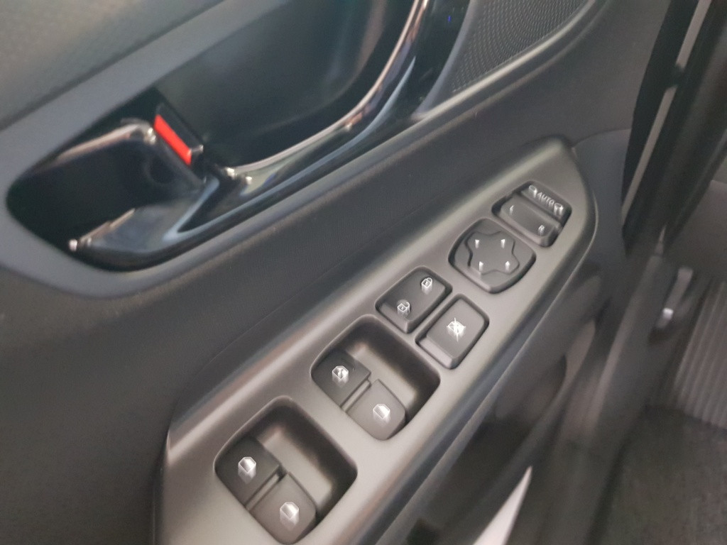 Hyundai Kona hybrid fashion