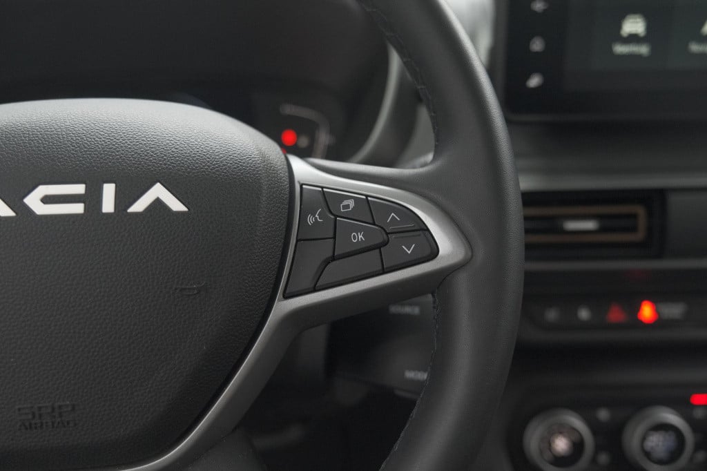 Dacia Jogger 1.6 hybrid 140 extreme | 5 zitplaatsen | trekhaak | camera | d