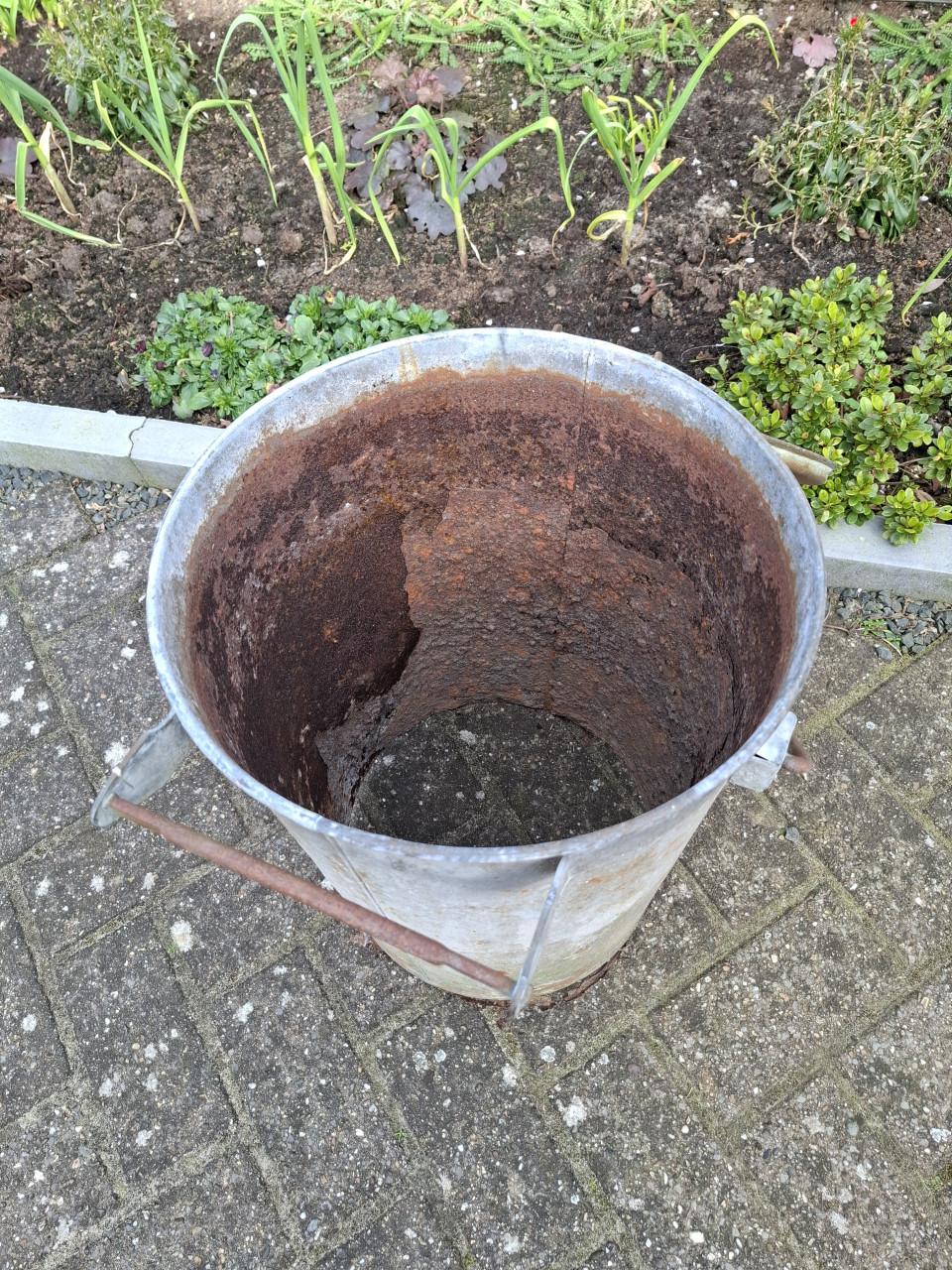 Zinken vuilnisbak Zierikzee