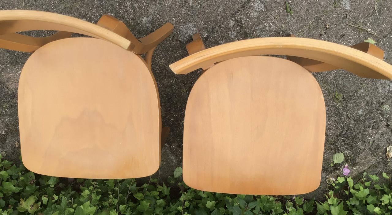 Twee eetkamerstoelen