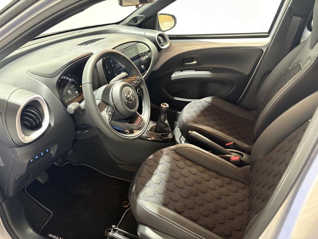Toyota Aygo x 1.0 vvt-i mt jbl| pdc| stoel.verw| camera| keyless| climate