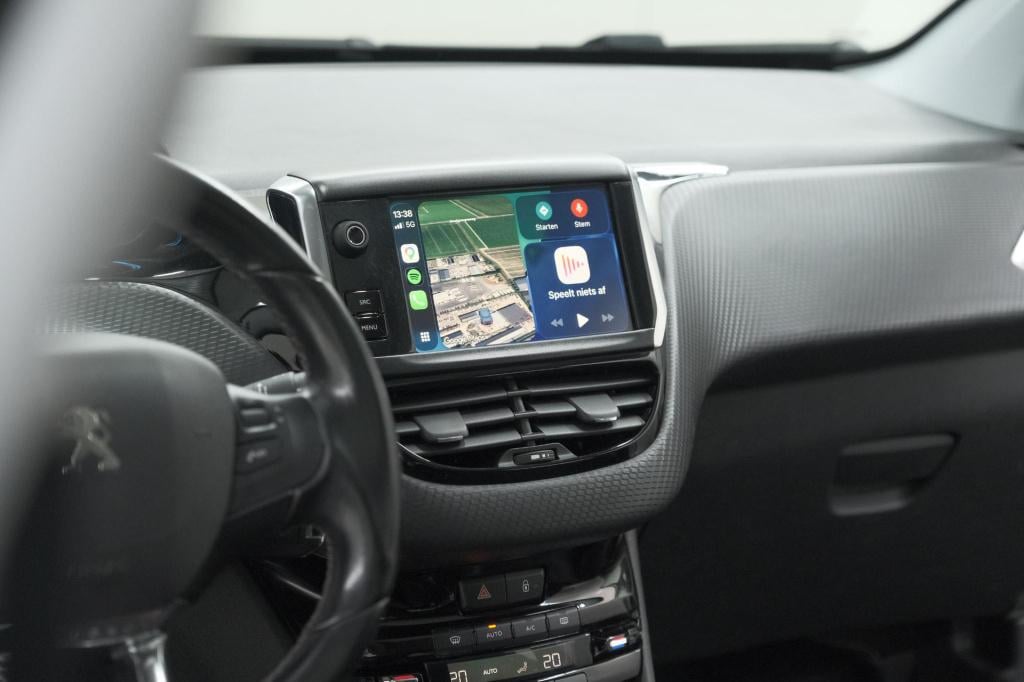Peugeot 2008 puretech 110 allure | panoramadak | apple carplay | navigatie 
