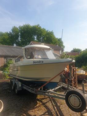 Quicksilver pilothouse 560 met 60 pk mercury + trailer bouwjaar 2003
