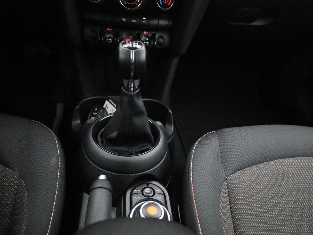 Mini Cooper mini 1.5 | lmv | parkeer sensoren | navigatie | airco | cruise 