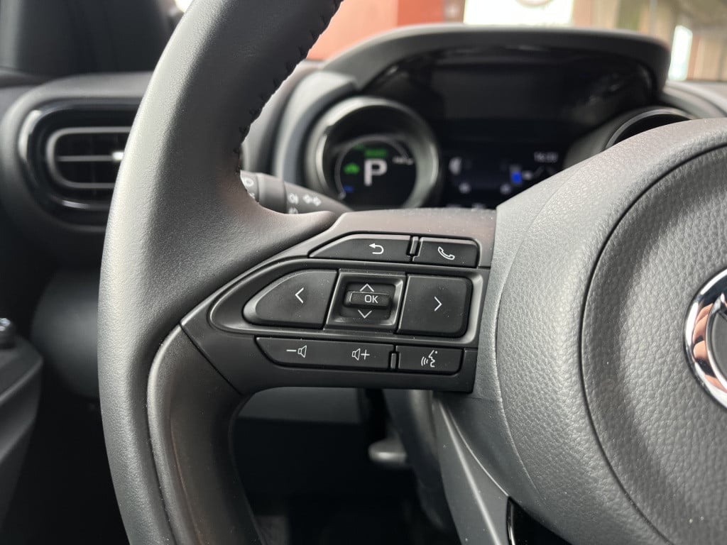 Toyota Yaris 1.5 hybrid executive | carplay | navi | stoelverw. | acc