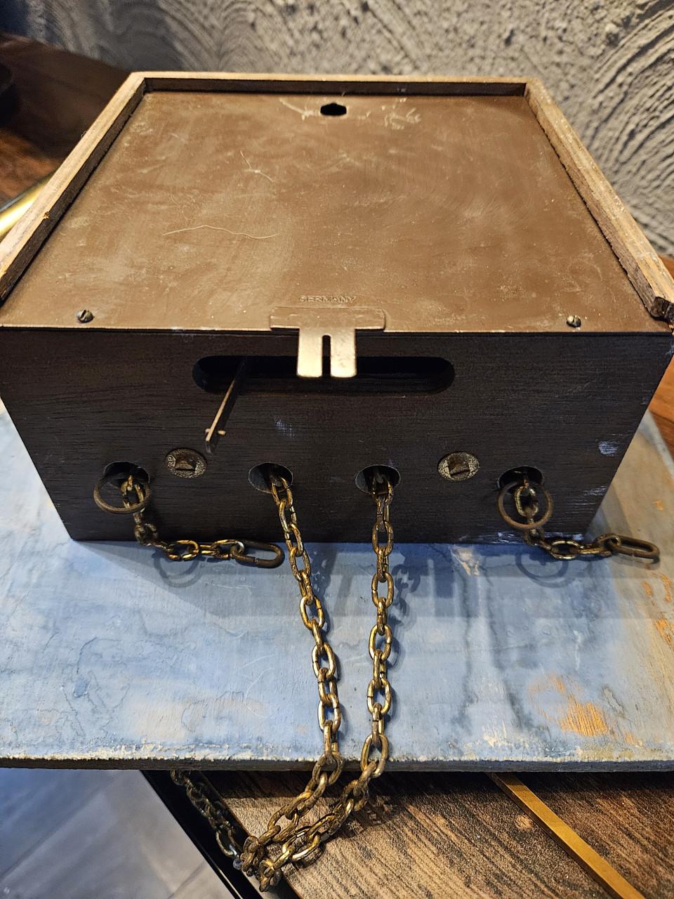 Antieke Junghans wandklok met handgeschilderde details