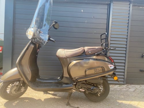 Schitterende btc riva luxury full option beugels windscherm dubbelzadel enz