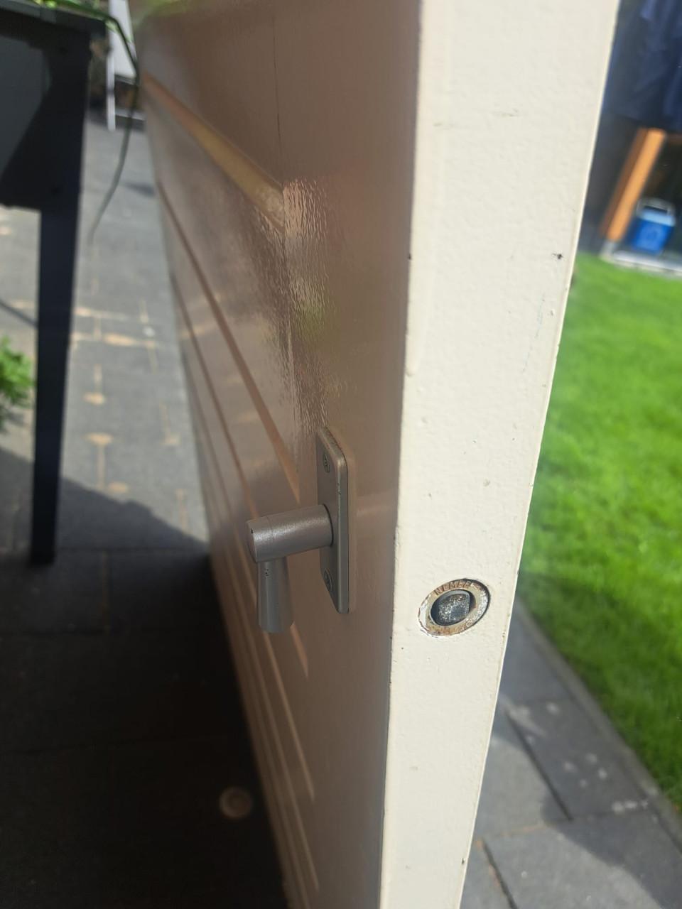 Hardhouten buitendeur, rechts draaiende buitendeur