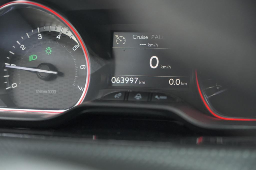 Peugeot 2008 puretech 110 eat6 gt-line | trekhaak | camera | navigatie | pa