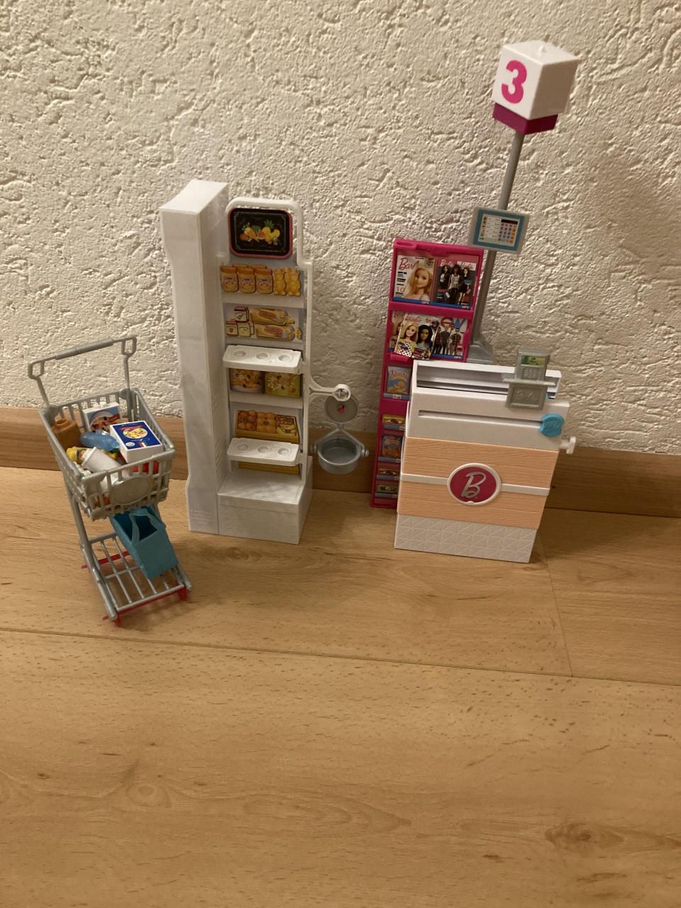 Barbiehuis, winkel, scooter en paarden