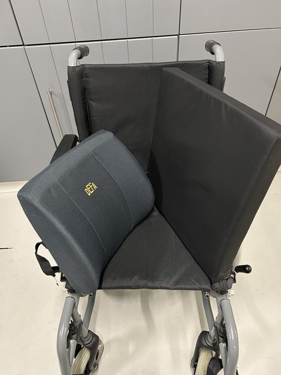 Te Koop Transport Rolstoel inklapbaar (geen luchtbanden)