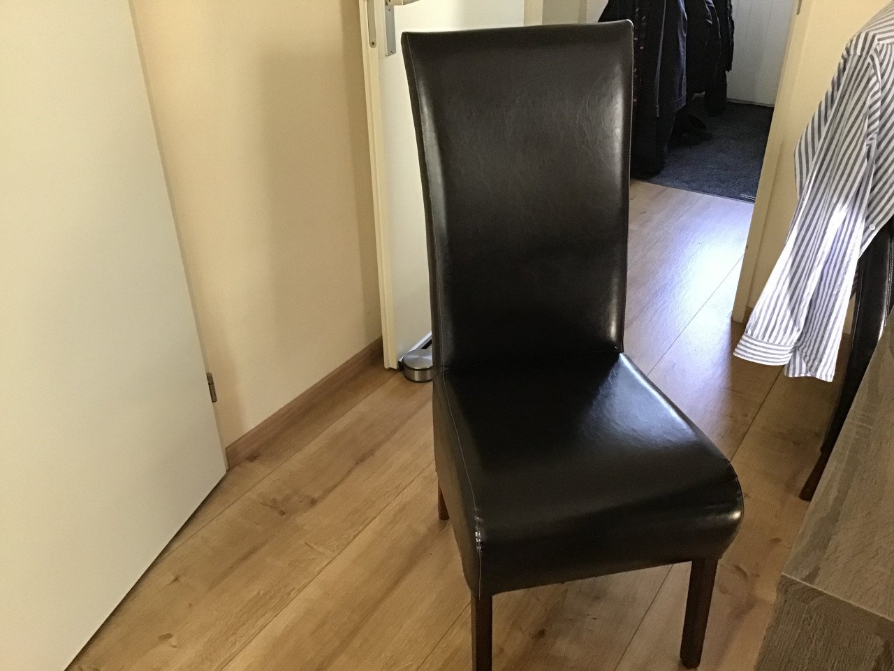 4 mooie eetkamerstoelen