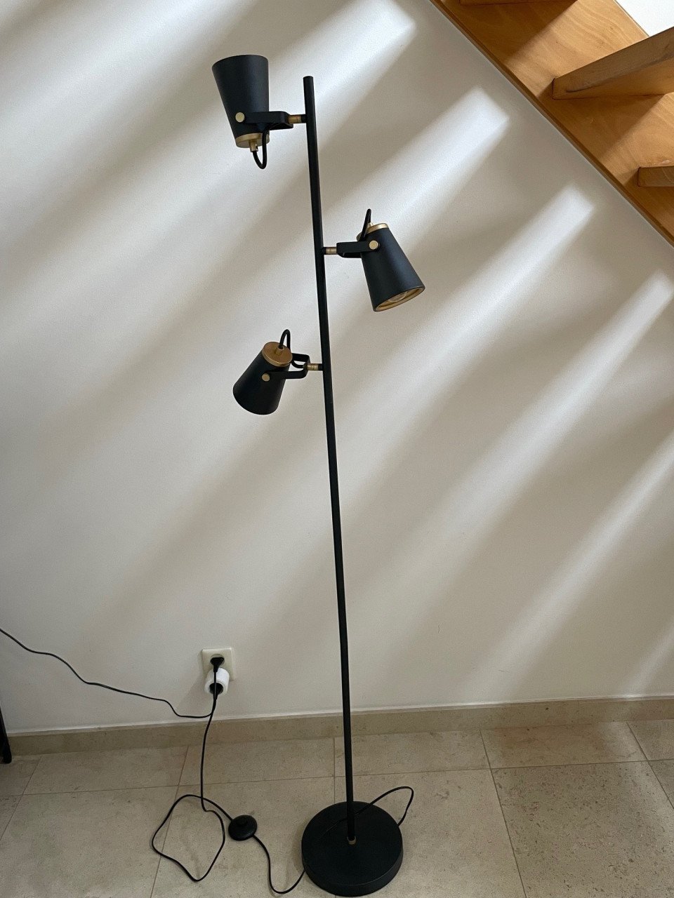 Moderne vloerlamp 3-spots zwart-goud
