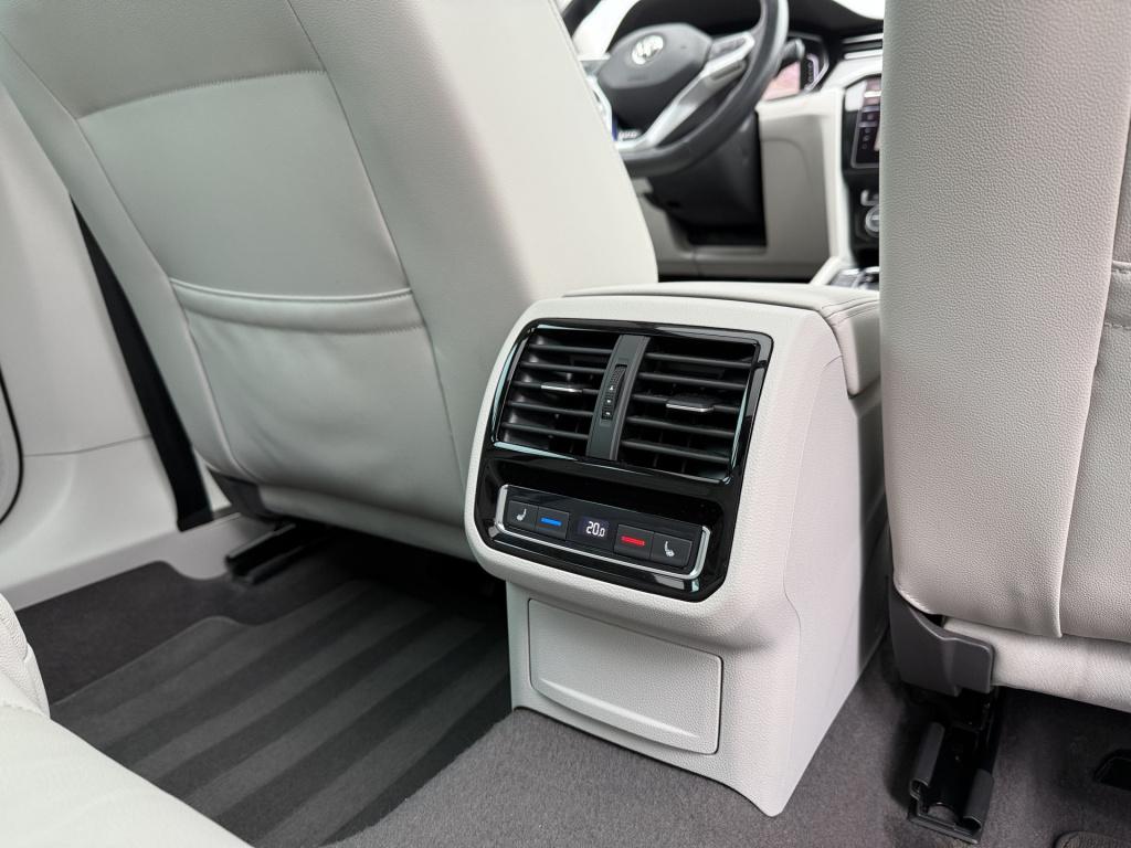 Volkswagen Passat variant 1.4 tsi phev gte 218pk | pano dak | head up | tre