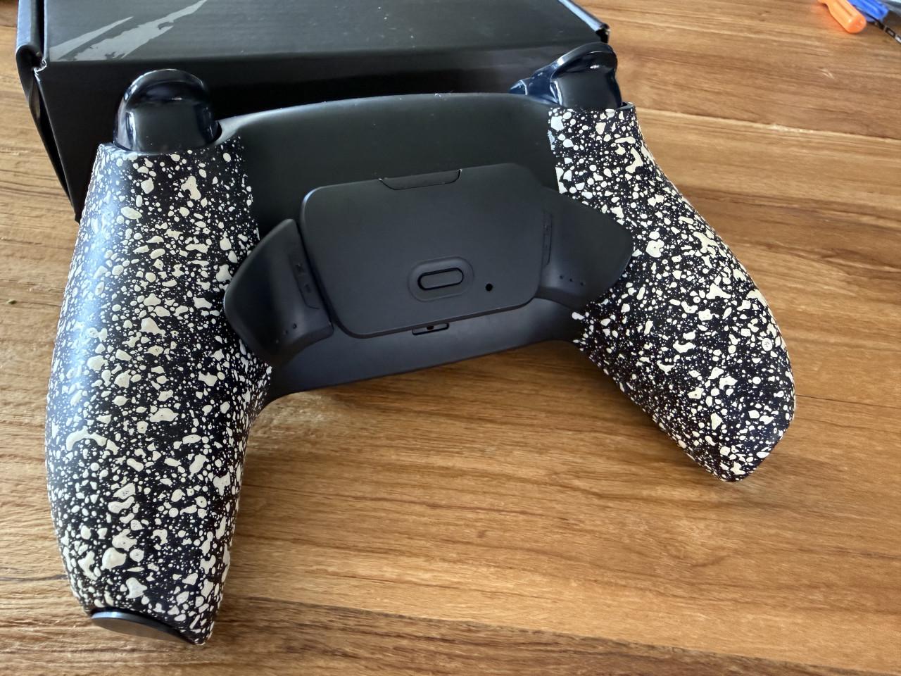 Custom PS5 controller met backpaddles en nieuwe (grotere) accu