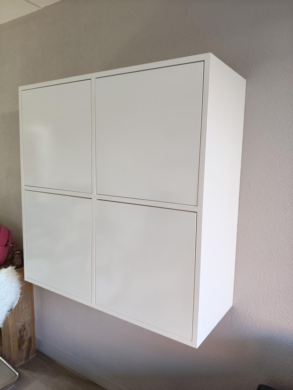 Twee mooie hangkasten wit