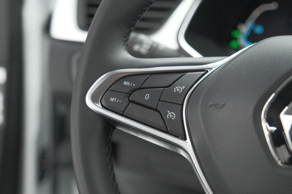 Renault Captur 1.6 e-tech hybrid 145 intens | trekhaak | camera | stoelverw