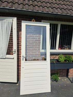 Hardhouten buitendeur, rechts draaiende buitendeur