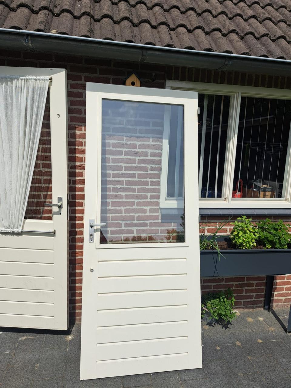 Hardhouten buitendeur, rechts draaiende buitendeur