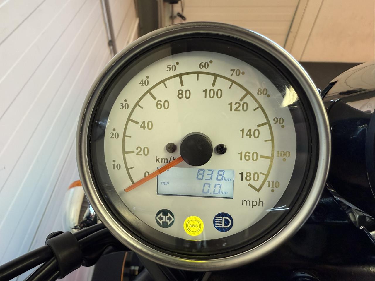 Leuke en jonge Mash Six Hundred 650 slechts 800km oud!