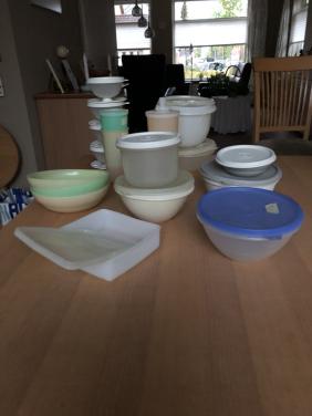 Te koop Tupperware.
