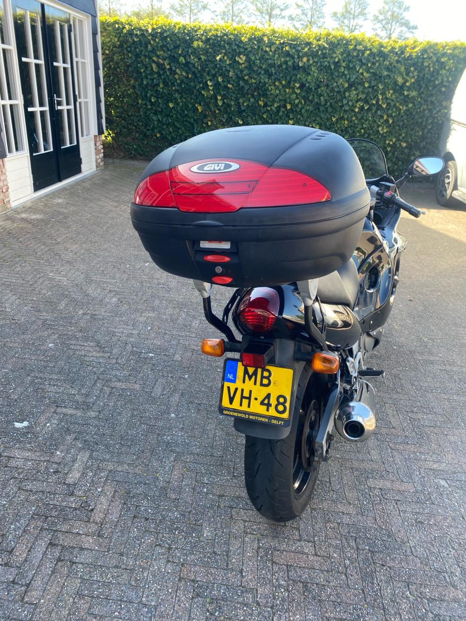 Suzuki GSX 750 sport zwart. lage kilometerstand 20.900  Dealer onderhouden
