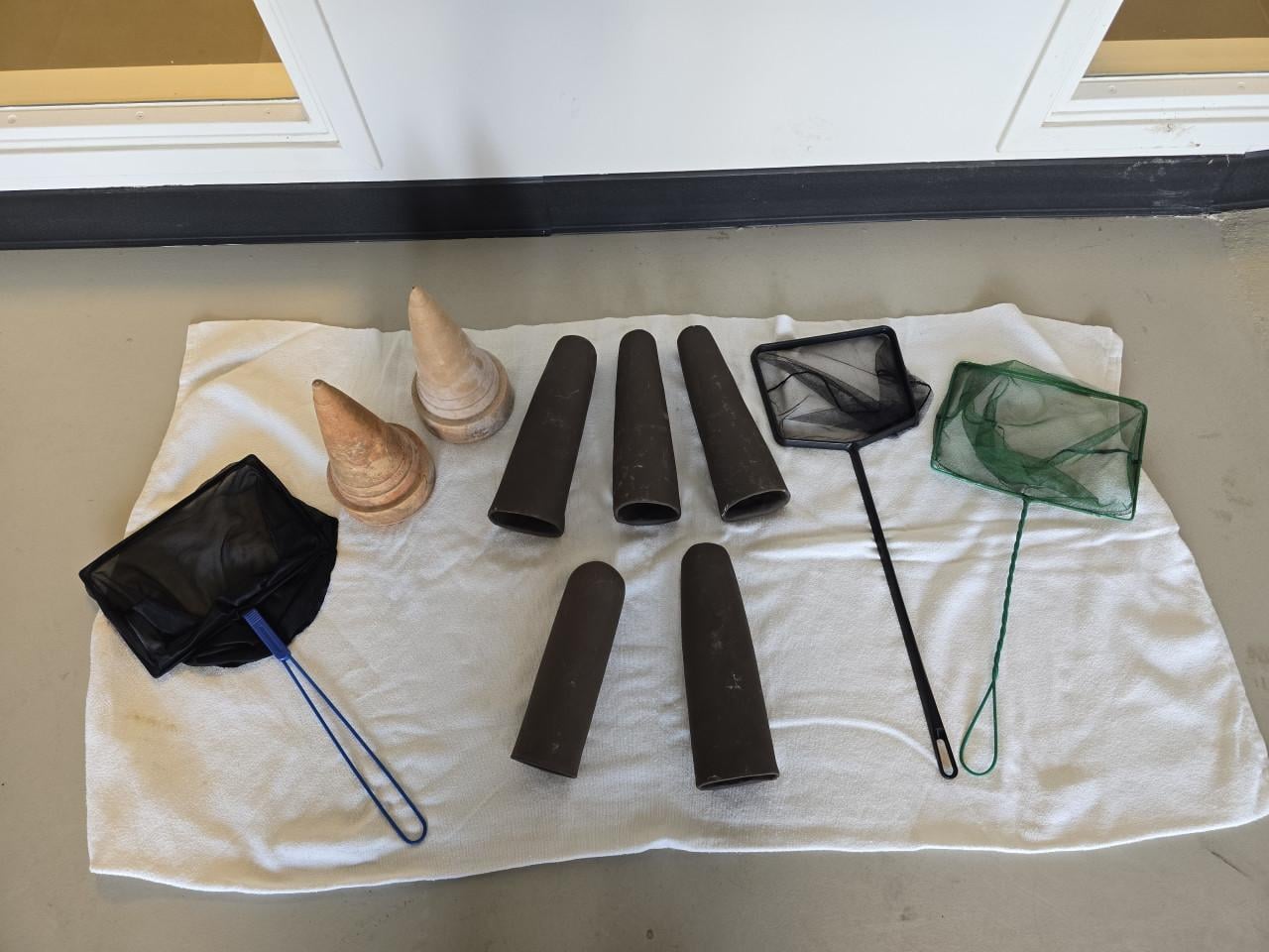 Te koop hollen en kegels voor grond vissen (L nummers)