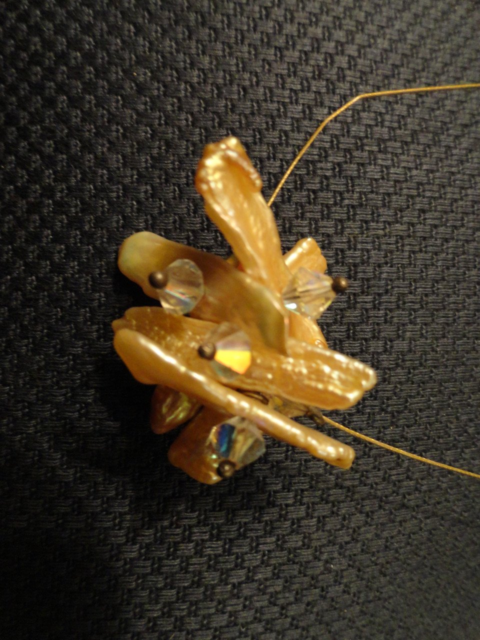 Ketting met schelpenstukjes. Zeer apart van een ontwerpster. € Prijs € 6,00