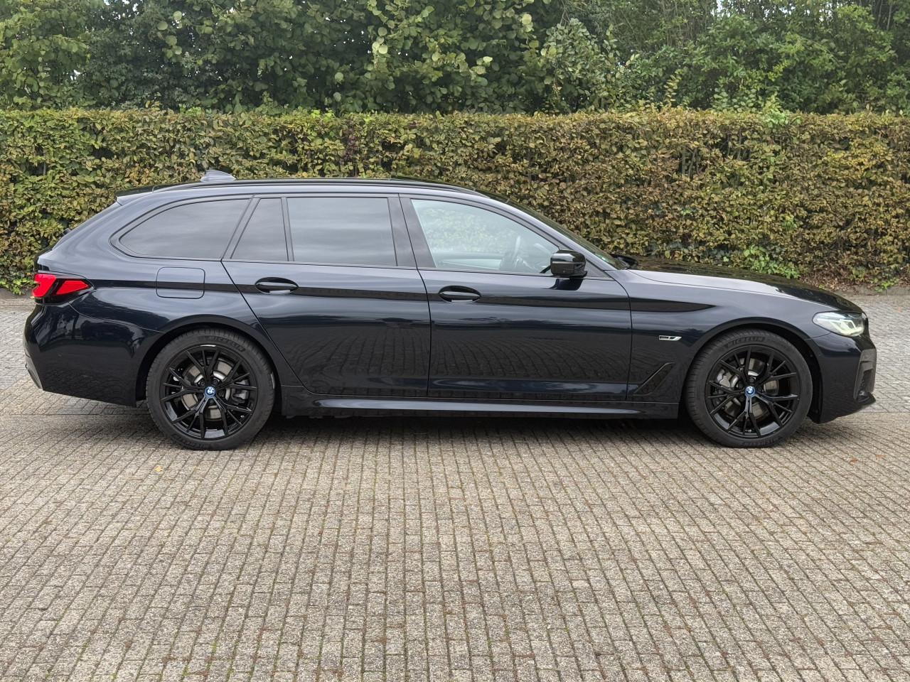 BMW 5-serie Touring - M Sport | BTW | Trekhaak | Laser | Panoramadak | HUD