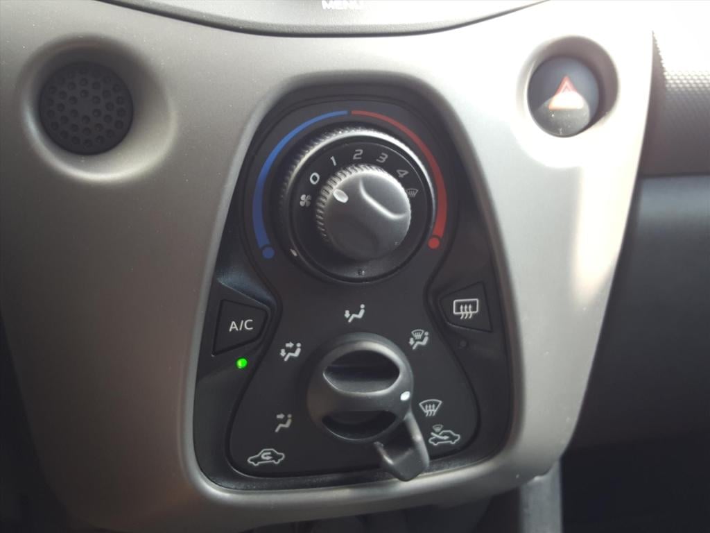 Peugeot 108 active 1.0 e-vti 72pk 5d airco | led-verlichting | radio | blue