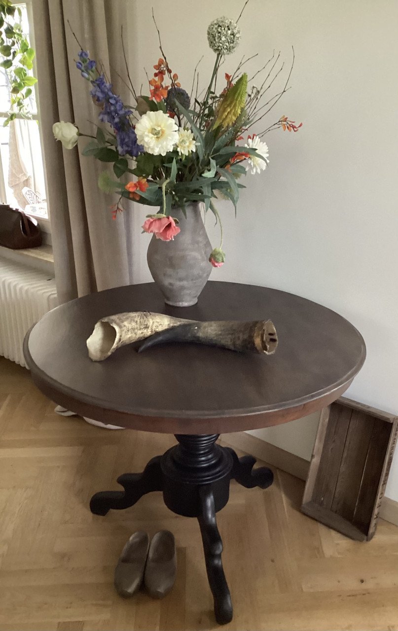 Stoere ronde eettafel