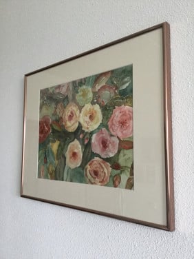 Mooi  schilderij in mooie rose-kleurige lijst met echt glas ervoor