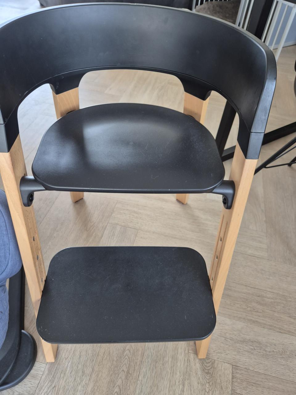 Stokke Steps kinderstoel met bouncer en blad