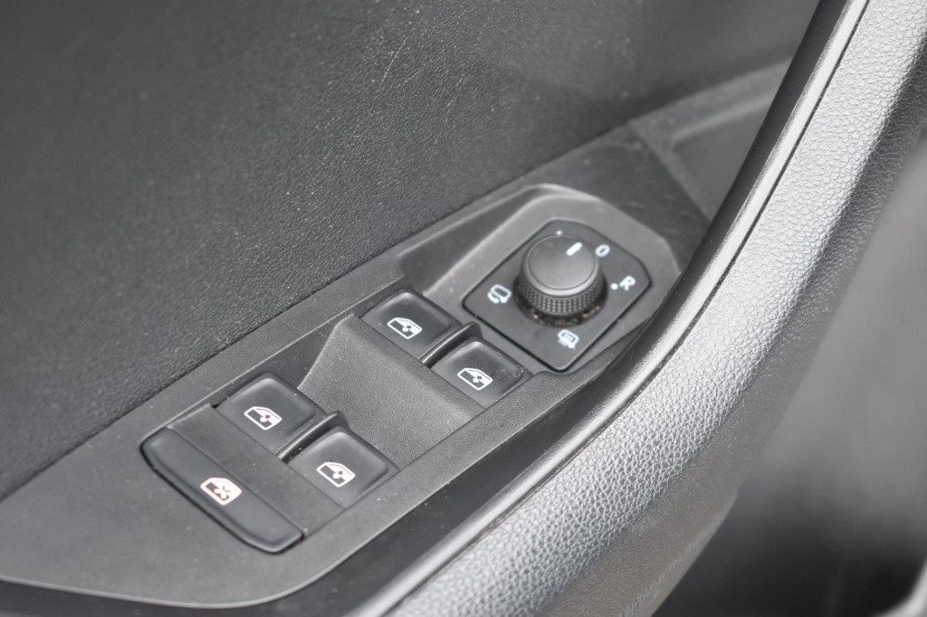 Skoda Karoq 1.5 tsi act | leder | trekhaak | camera | apple carplay | andro