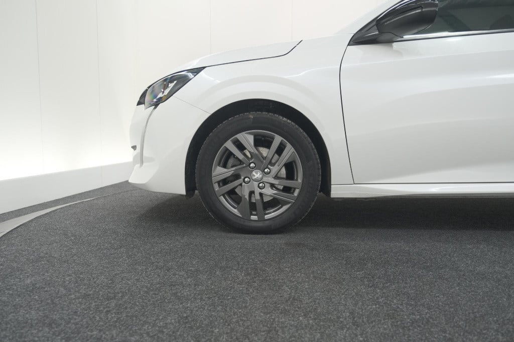 Peugeot 208 puretech 100 eat8 allure pack | camera | apple carplay | parkee