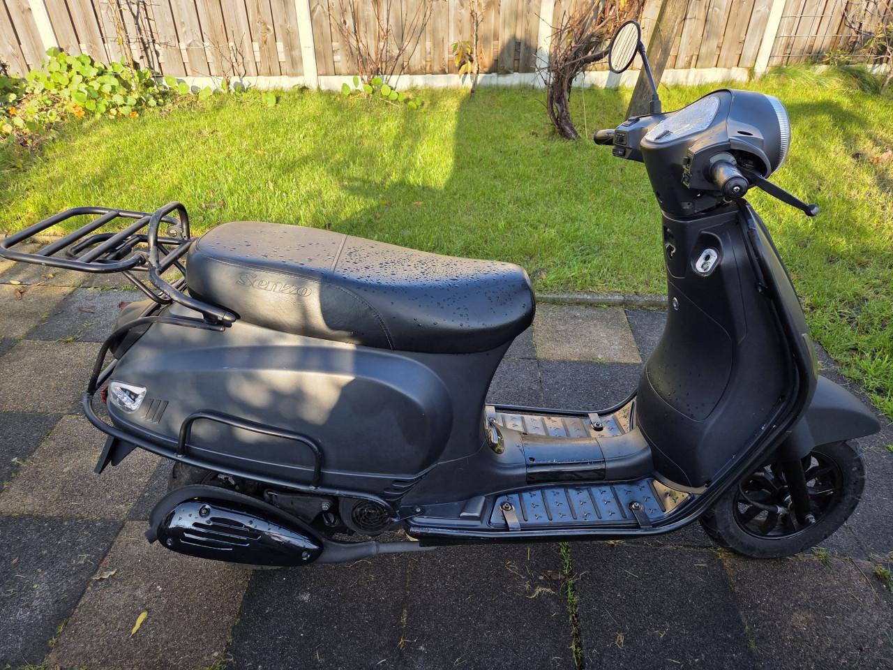 La Souris snorscooter blauw kenteken