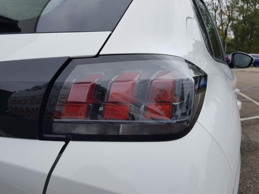 Peugeot 208 1.2 puretech 100pk active airco | cruise control navigatie via 