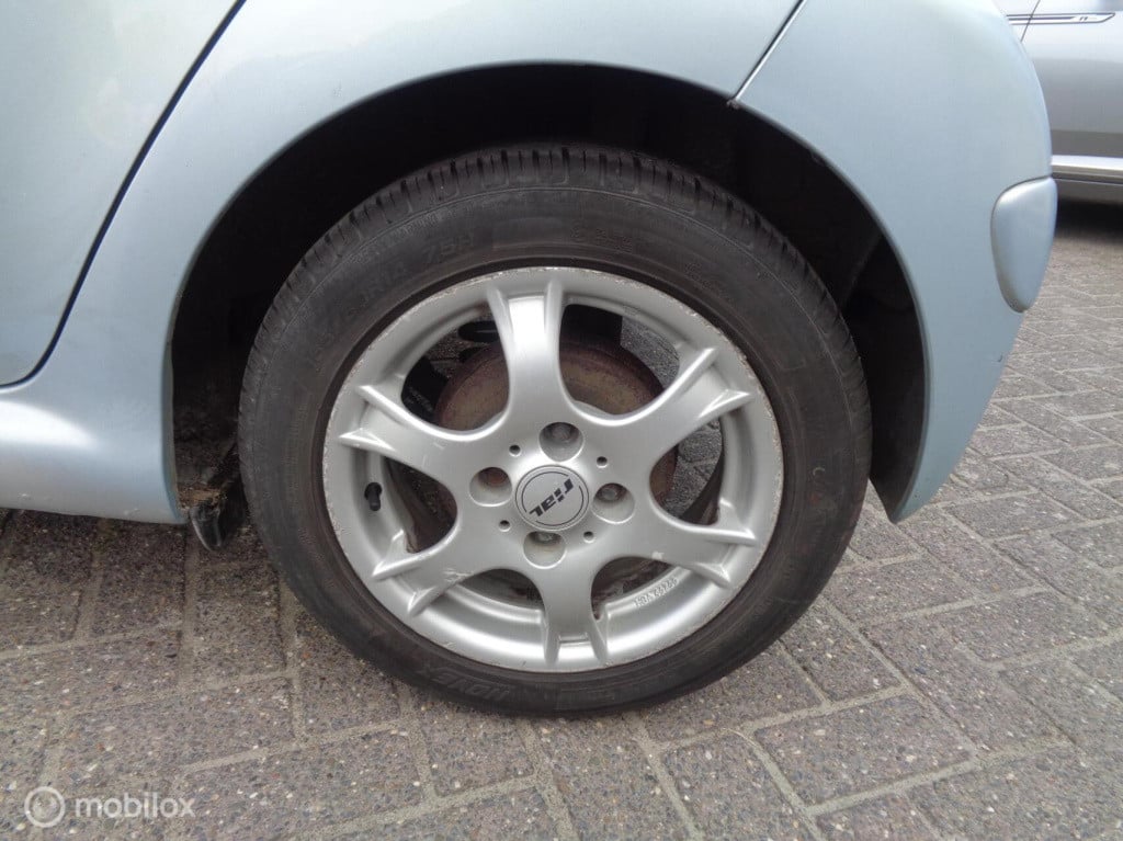 Toyota Aygo 1.0-12v + stuurbekr.lm velgen nieuwe apk mee neemprijs