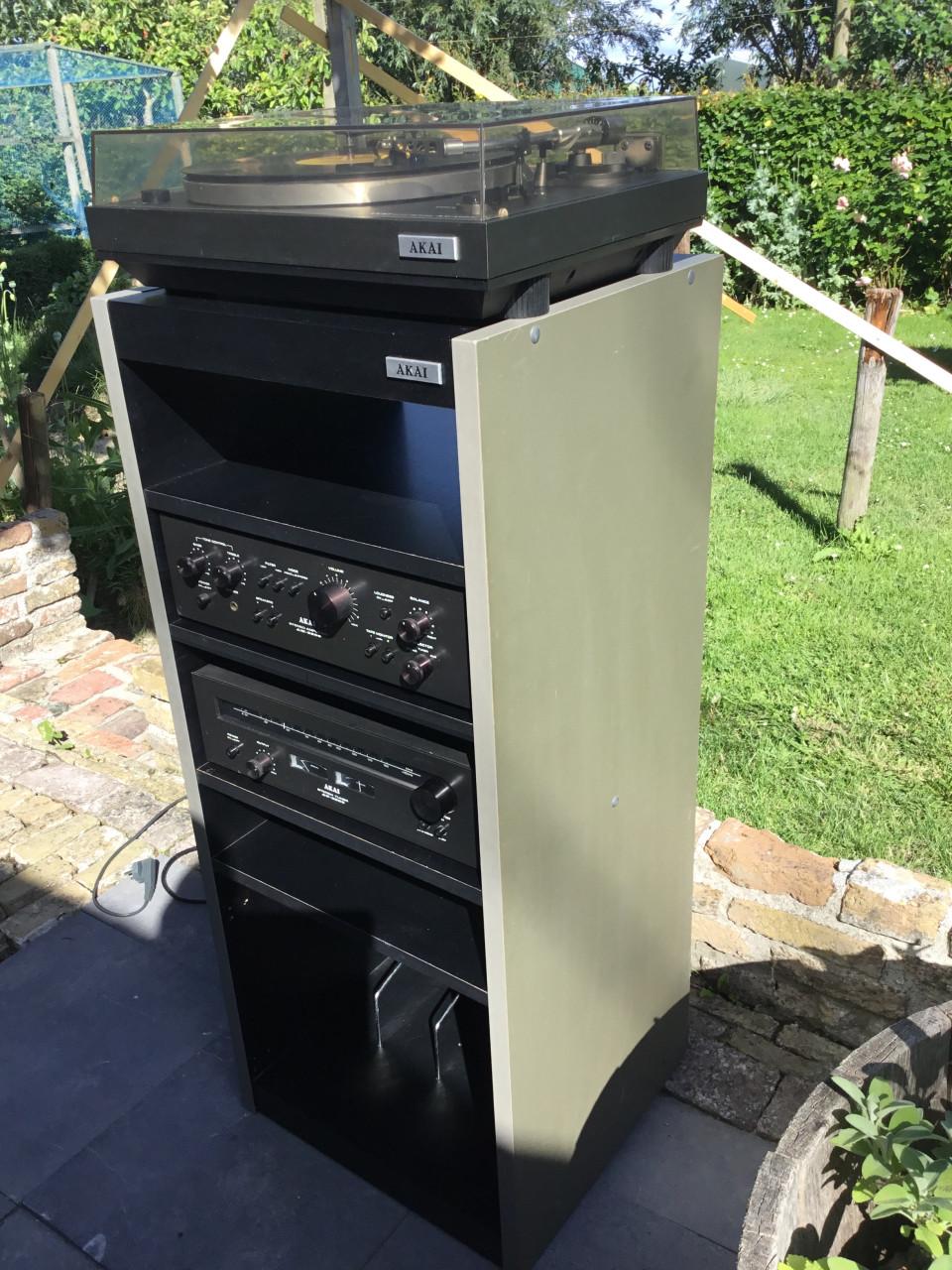 Akai Set met stereo tuner en platenspeler