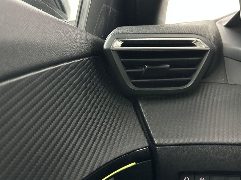 Peugeot 2008 1.2 gt pack | navigatie | alcantara | panoramadak | focal hi-f